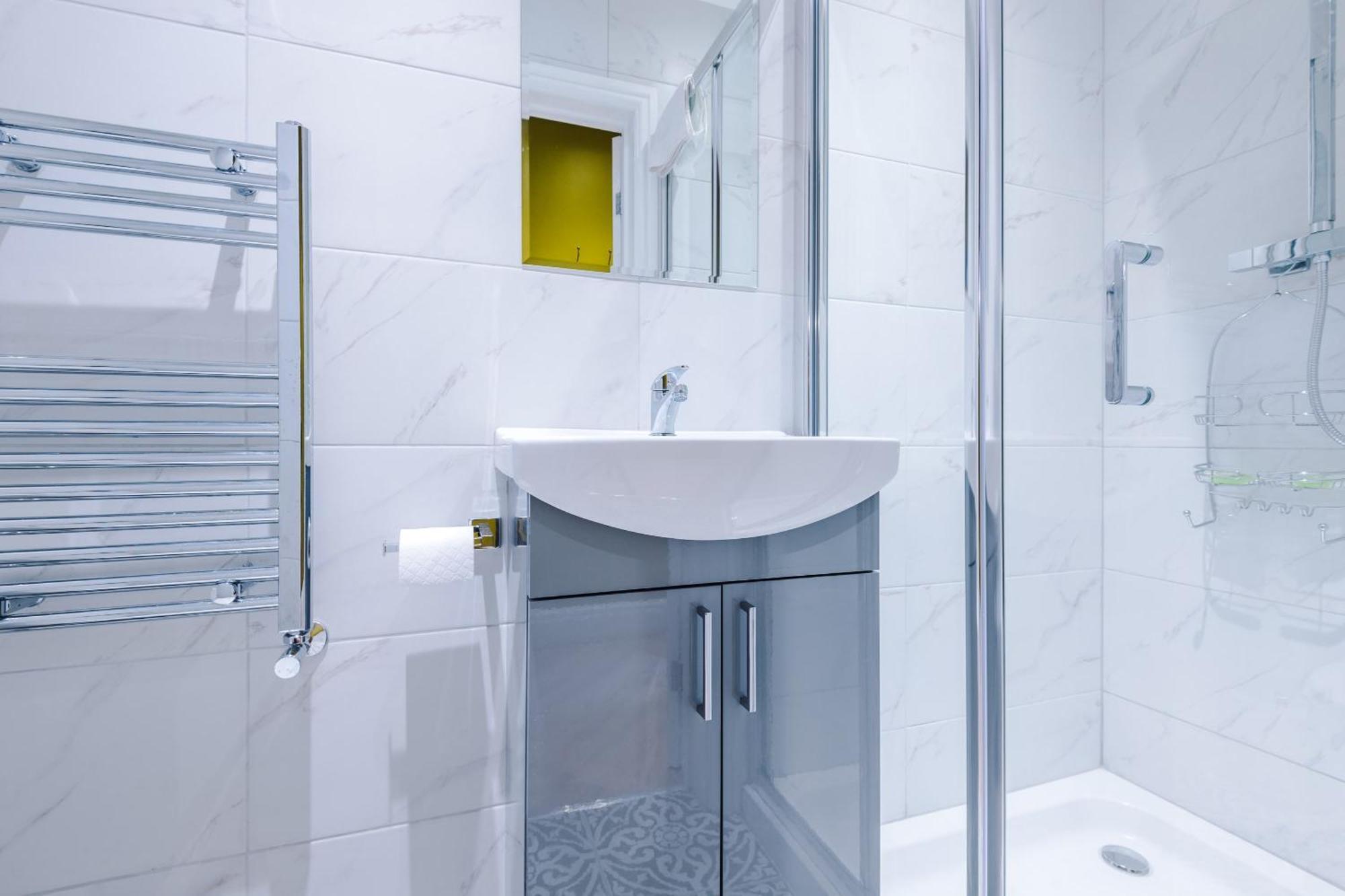 Rest&recharge At A Luxury Retreat In - Sleeps 11, 5 Bedrooms, 3 Bathrooms, Free Parking * Manchester