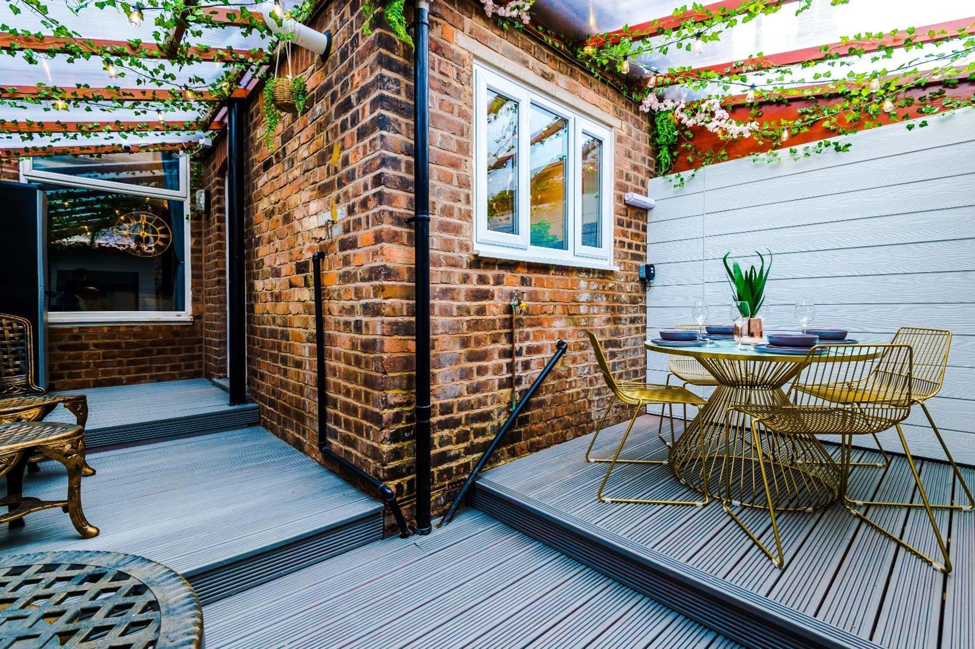 Holiday home Rest&recharge At A Luxury Retreat In - Sleeps 11, 5 Bedrooms, 3 Bathrooms, Free Parking