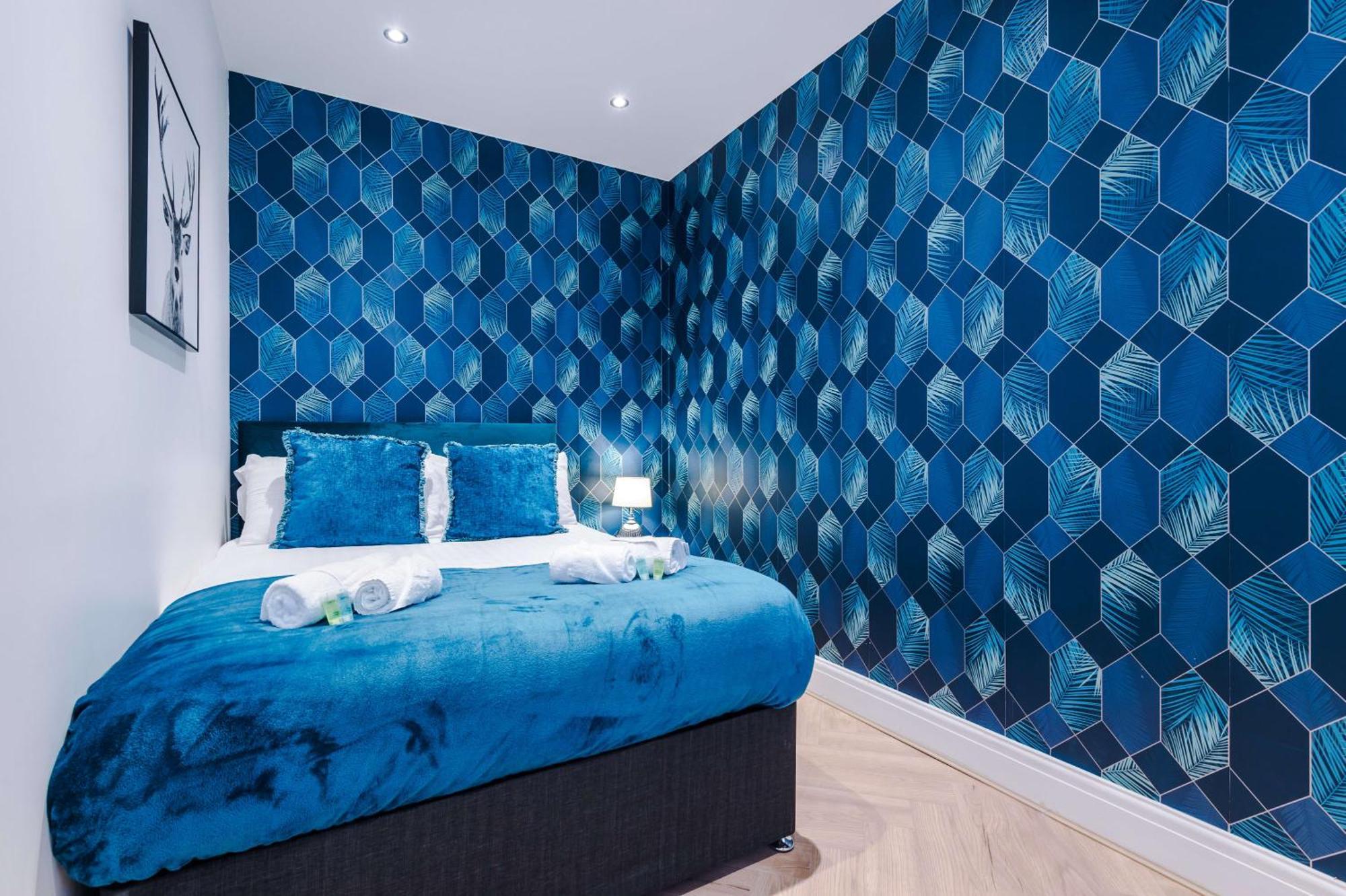 Rest&recharge At A Luxury Retreat In - Sleeps 11, 5 Bedrooms, 3 Bathrooms, Free Parking Holiday home *